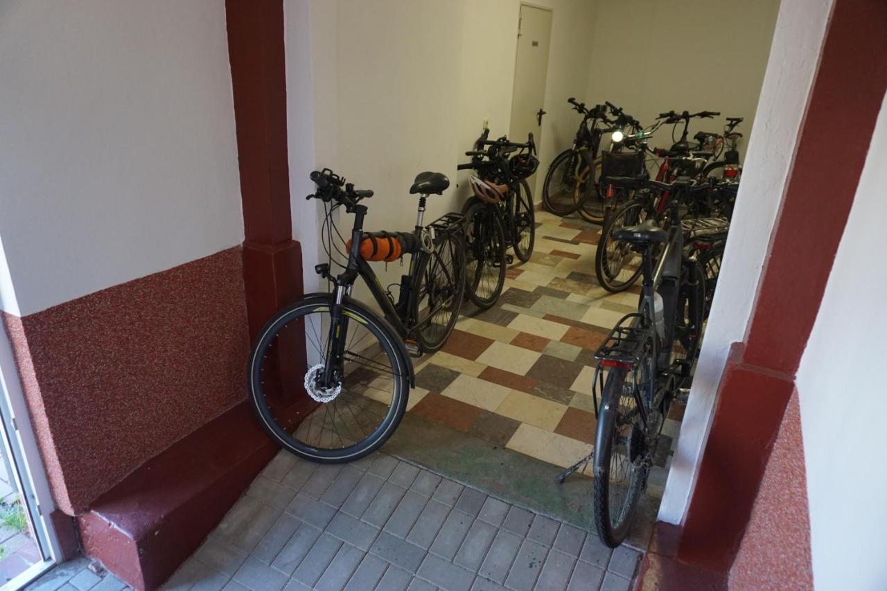 Hotel Am Bahnhof 瓦伦 外观 照片
