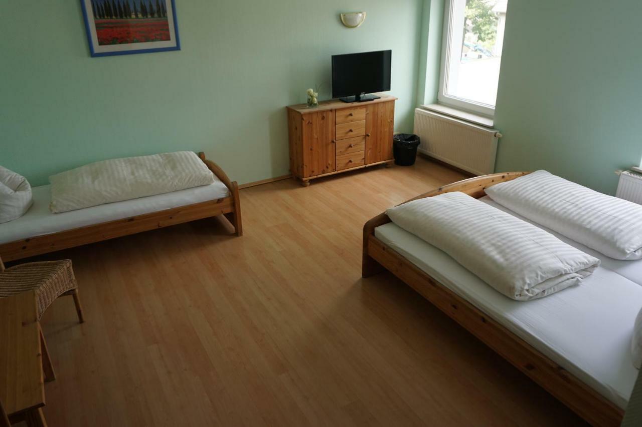 Hotel Am Bahnhof 瓦伦 外观 照片
