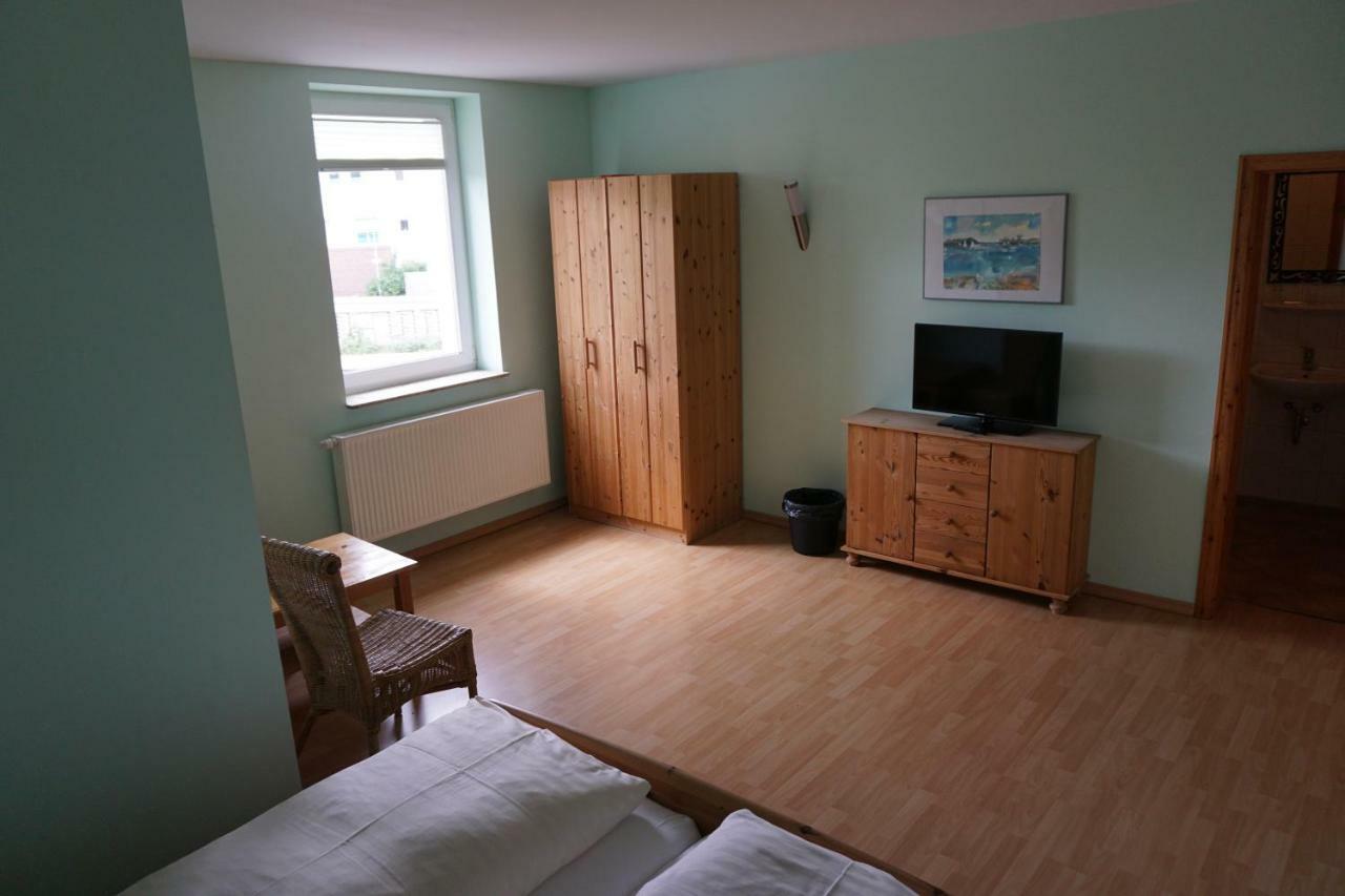 Hotel Am Bahnhof 瓦伦 外观 照片