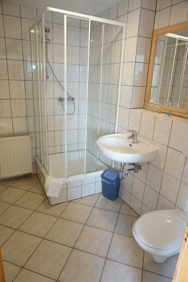Hotel Am Bahnhof 瓦伦 外观 照片