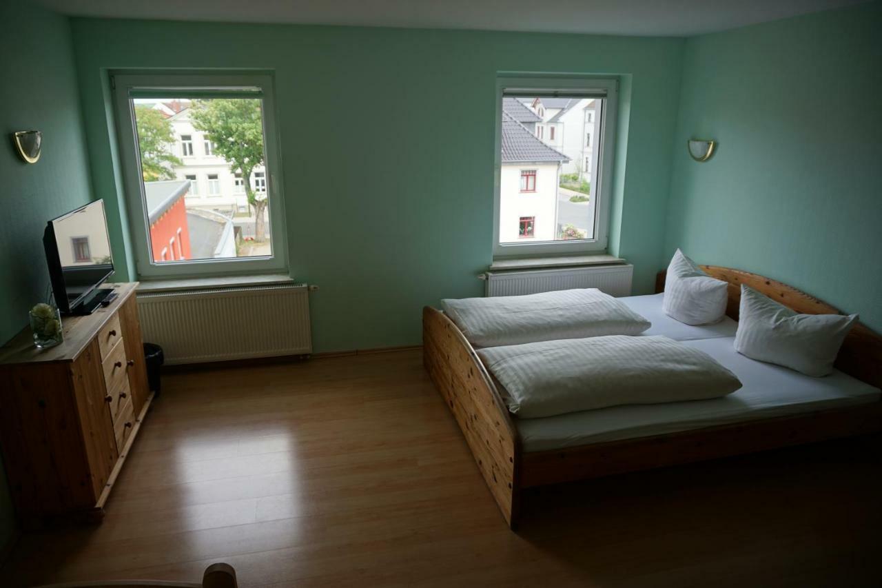 Hotel Am Bahnhof 瓦伦 外观 照片