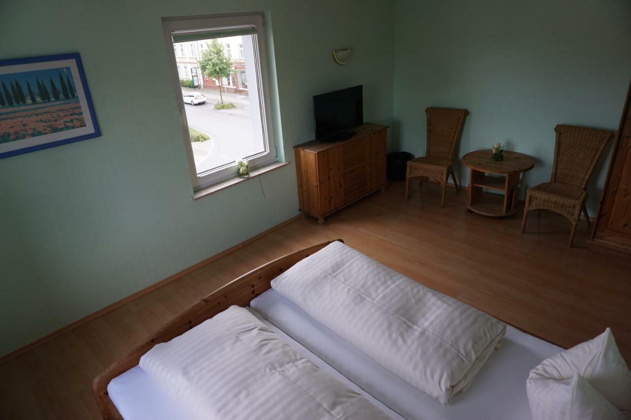Hotel Am Bahnhof 瓦伦 外观 照片