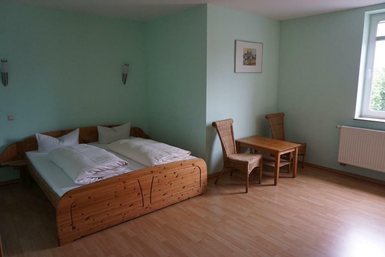 Hotel Am Bahnhof 瓦伦 外观 照片