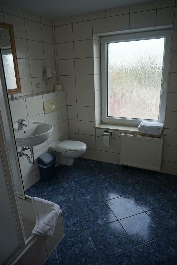 Hotel Am Bahnhof 瓦伦 外观 照片