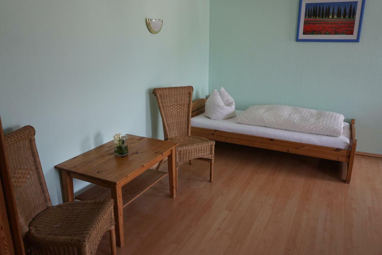Hotel Am Bahnhof 瓦伦 外观 照片